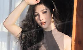 Quá khứ không ai biết nó đẹp bằng mình, tương lai không ai vẽ nét hơn mình, bí mật nhé là tràm có giận cô gái năm 17 ấy chút xíu xiu, nhưng tràm cảm ơn cô ấy đã vẽ nên. 7 NÄƒm Nhiá»u Thanh Cong Láº¯m Thá»‹ Phi Cá»§a HÆ°Æ¡ng Tram Ngoi Sao