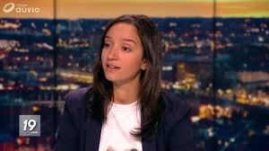 Rajae maouane naît le 3 juillet 1989 à uccle d'un père ouvrier et d'une mère au foyer, tous les deux d'origine marocaine. Jeudi En Prime Nouvelle Co Presidente D Ecolo Sur Auvio