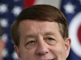 Ex-prosecutor suggests rival isn't qualified