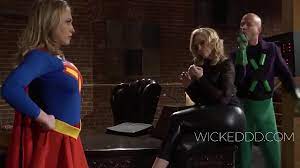 Kagney linn karter supergirl