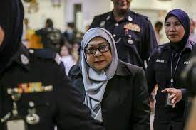 Bekas ketua pengarah agensi risikan luar malaysia tiba bersama pengawai sprm di majistret putrajaya pukul 9.08 pagi tadi. Ex Spy Chief S Cbt Case To Be Heard February 3 Nestia