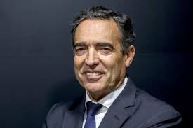 Bombeira ajuda a comprar cadeira de rodas