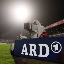 News, ergebnisse, livestreams, liveticker und aktuelle berichterstattung aus allen bereichen des sports. Transfer Hammer Im Tv Ard Sportschau Moderator Wechselt Zu Der Konkurrenz Fussball