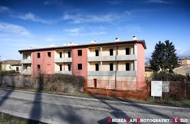 Cerca nel portale cambiocasa.it troverai tantissimi annunci di case, appartamenti, ville, uffici, negozi e capannoni con foto, video e piantine inseriti da agenti sul portale cambiocasa.it sono stati trovati 13 annunci immobiliari di case, appartamenti e immobili in affitto nel comune di borgo san lorenzo. Il Filo Notizie Dal Mugello Senza Finestre La Storia Infinita Delle Venti Case Popolari A Borgo San Lorenzo