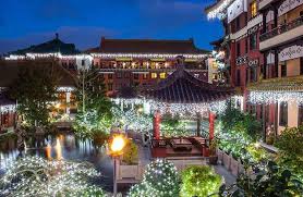 Im Winter Leuchtet Der Garten Des Hotel Ling Bao In Einem Faszinierendem Lichtermeer Der Anblick Ist Zum Dahin Schmelzen Phan Hotel Front Desk Instagram
