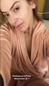 Check spelling or type a new query. Hadise Yeni Haftayi Bornozlu Ve Makyajsiz Karsiladi Magazin Haberleri