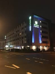 The bradley street train depot and the coliseum are also within 12 mi (20 km). Bar At The Hotel Aufnahme Von Holiday Inn Express Bremen Airport Tripadvisor
