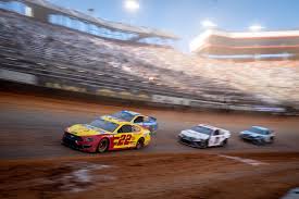 Congrats jj yeley on his victory, awesome to see him some good racing, but overall not that great of a bristol race. Gallery Best Pics From Nascar S Dirt Race At Bristol Speedcafe