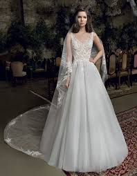 Ci sono anche quelle che prediligono la sobrietà e vogliono sfoggiare uno stile elegante e semplice. Abiti Da Sposa Semplici Eleganti E Raffinati Per Il 2019