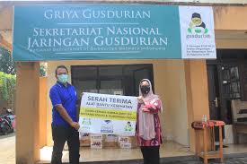 Eri menegaskan, postingan jne sorogenen itu merupakan kasus lama dan sudah eri menjelaskan, dalam kasus itu pihak jne cabang pekalongan bersama nu dan banser. Dkmg Salurkan Bantuan Di Yogyakarta Melalui Jaringan Gusdurian