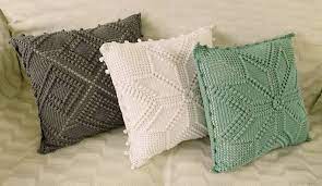 Penye ip tercihi yaparsanız daha şık modeller ortaya çıkarabilirsiniz. 33 En Guzel Orgu Kirlent Yastik Modelleri