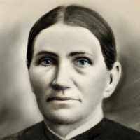 Elizabeth Kummer's Instagram, Twitter & Facebook