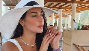 تحدثت الفنانة ياسمين صبري من قبل عن نظامها الغذائي القديم الذي كانت لا تتبع فيه أي قواعد أو حميات غذائية، حيث أنها كانت في السابق تقوم بصنع الأكلات الدسمة لزوجها التي. Ø²ÙˆØ¬ ÙŠØ·Ø§Ù„Ø¨ Ø²ÙˆØ¬ØªÙ‡ Ø¨Ø§Ù„ØªØ­Ùˆ Ù„ Ø¥Ù„Ù‰ ÙŠØ§Ø³Ù…ÙŠÙ† ØµØ¨Ø±ÙŠ Ø­ÙƒØ§ÙŠØ§Øª Ø·Ø±ÙŠÙØ© ÙˆÙ…Ø¬Ù†ÙˆÙ†Ø© Ù„Ù†Ø¬ÙˆÙ… Ø§Ù„ÙÙ† Ù…Ø¹ Ù…Ø¹Ø¬Ø¨ÙŠÙ‡Ù… Ø§Ù„Ù†Ù‡Ø§Ø±