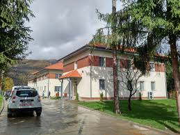 May 06, 2019 · ca un găinar veritabil, subcomisarul sorin tudorel ardelean de la inspectoratul teritorial al poliției de frontieră sighetu marmației a fost arestat, pentru 30 de zile, ca fiind suspect de comiterea infracțiunilor de luare de mită și trafic de influență în formă continuată. Portofoliu