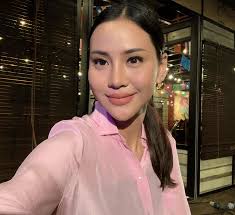 Cempaka amna dan adiknya iman idham adalah anak tiri kepada tuan khalid. Siti Khadijah Halim