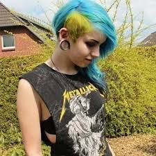 Often associated with popular punk music culture, emo hair boys and guys sport funky styles with dark or vibrant colors to create unique looks. 87 Emo Hairstyles And How You Can Achieve Them