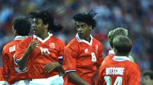 Hiermee treft oranje een erg sterke tegenstander, hoewel de duitsers in het recente verleden verslagen zijn. Copa Dropt Retro Ek Collectie Met Oude Nederlands Elftal Shirts