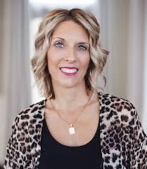 Stefanie Roth's Instagram, Twitter & Facebook