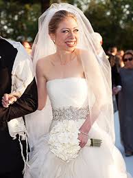 The clinton women have reportedly visited both numerous times over the past few months, although chelsea was seen entering vera wang in new york only a few days ago. The Scoop On Chelsea Clinton S Wedding Gown And What Bill And Hillary Wore People Com