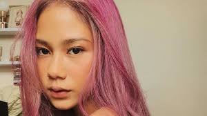 Lewat hari lahir, kita menanggalkan sosok diri yang lama, menyambut dengan cinta sosok diri yang baru. Nadin Amizah Bikin Pernyataan Kontroversial Ayahnya Turun Tangan Herstory