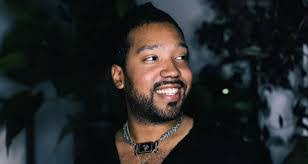 Aaron Elston's Instagram, Twitter & Facebook