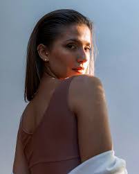 Jacqueline Dubois's Instagram, Twitter & Facebook