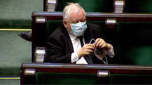 Jest on mieszaniną żywic powszechnie wykorzystywaną w produkcji. Jaroslaw Kaczynski Prezes Pis Dostal Maseczke Ochronna Z Podobizna Kota Od Kolezanki Z Klubu Tvn24