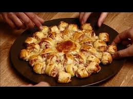 Feuillete Knack Camembert Une Tuerie Pour L Apero Youtube Recette Quiche Recette Apero Camembert Apero Pate Feuillete