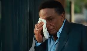 في نهاية فيلم زهايمر، بيقول محمود شعيب "عادل إمام"، جملة معبرة جدا: "أول  مره اتمني يكون عندي زهايمر بجد علشان انسي اللي عملتوه فيا". الجملة اللي عبر  عنها ايمن بهجت قمر بذكاء