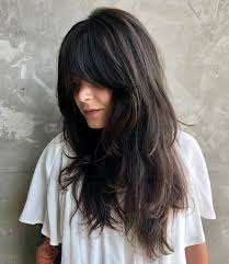The hair was layered, with either a side or a center parting. 40 Trendy Hairstyles And Haircuts For Long Layered Hair To Rock In 2020
