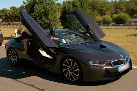 Conan o'brien might not be as closely associated with cars as a certain other late night tv show host, but that doesn't mean he's completely clueless. Conan O Brien Im Bmw I8 Uber Die German Autobahn