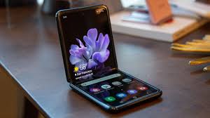 Samsung galaxy z flip is a newly launched flip smartphone in q1 2020 with the price of nepalese rupee 82,080 in nepal. Samsung Galaxy Z Flip Unveiled Better Than Motorola Razr