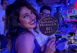 Priyanka Chopra Ulang Tahun ke-40, Nick Jonas Berikan Ciuman Panas!