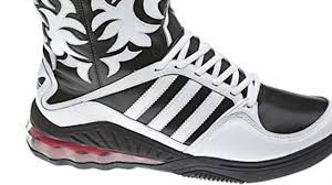 Und minimalistischen designs aus glattem full grain leder mit den drei perforierten streifen ebenfalls ein echter dauerbrenner. M Jaf Iy3ohgvm