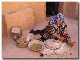 Les Traditions De La Tunisie Tunisian Woman Tradition Work Northafrica Tunisia Tunis Cover Photos