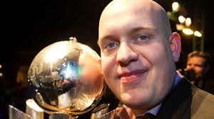 Van gerwen increased his average a bit to 94.72 and achieved a percentage of 37.12 on his doubles. Michael Van Gerwen Privat So Geniesst Mighty Mike Sein Perfektes Familiengluck Mit Frau Daphne News De