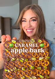 Looking for a cute fall treat that doubles as table decor? These Acorn...