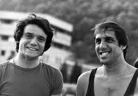 Amico, stasera il tuo cuore non c'è è solo un ricordo che era tutto per te fino a ieri c'. Adriano Celentano Torna Su Facebook Sono Qui Per Svegliarvi Musica Da Ballo Cantanti Foto Di Celebrita