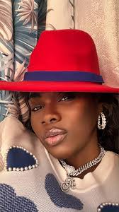 Fall season arrival and hat lovers discussion