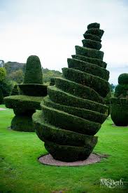 Fingask Castle Perthshire Someone Has A Puckish Sense Of Humor Plants And Pruning Garten Ideen Gartenskulpturen Und Garten Design