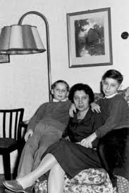 Thomas töpfer ist bei facebook. Ten Hercem Byt Nemuze Protoze Neumi Chodit Prohlasil O Nem Karel Hoger Na Cem Tomas Topfer Nejvic Lpi A V Cem Je Jako Porucik Columbo A Chcete Videt Pani Topferovou Tajnosti Slavnych