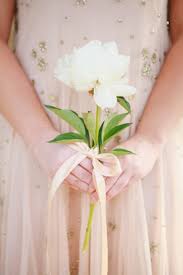 Watch this variety add an extra dimension of beauty to your floral arrangements and centerpieces. 20 Stunning And Budget Friendly Single Stem Bouquets Chic Vintage Brides Chic Vintage Brides