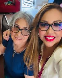 La Reina de mi vida y de mi corazón está de visita para festejar juntas su  cumpleaños bendito Dios🙏❤️🌹🎂FELIZ CUMPLEAÑOS MAMÁ Dios te bendiga  siempre con salud y muchos muchos años más.