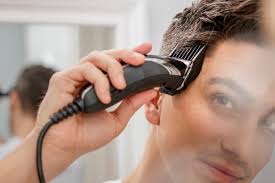 Il regolabarba (in inglese trimmer) è una macchinetta elettrica multiuso che può essere utilizzata per regolare la barba e rifinire peli pubici, ascelle e i . Come Tagliare I Capelli Uomo A Casa Con Video Tutorial Archzine It