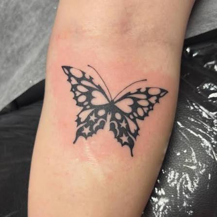 Butterfly today for Jorgia! Negative space is 👌🏼