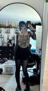 Lavenderthief - Free nude pics, galleries & more at Babepedia