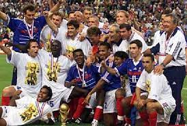 Prancis mengalahkan kroasia dalam laga final piala dunia 2018 di rusia pekan lalu, tetapi kemenangan itu berharga sangat mahal bagi pembuat. Hari Ini Di 1998 Prancis Juara Piala Dunia Republika Online