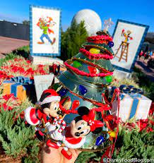 Disneyland Popcorn Bucket Christmas 2022 Alert: There's A New Gold Holiday Popcorn Bucket In Disney World | The  Disney Food Blog