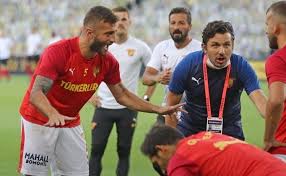 Süper lig ekibi göztepe'de gösterdiği başarılı performansla milli takım'a kadar yükselen alpaslan öztürk, i̇zmir temsilcisiyle yollarını ayırdı. Transfer Gerceklesmemisti Fenerbahce De Alpaslan Ozturk Hesaplari Web Aslan Galeri