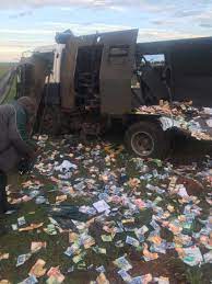 Reports emerged at midday of a heist at the macassar shopping centre. Watch Epr Reaction Officer Injured In Cash In Transit Heist Randfontein Herald
